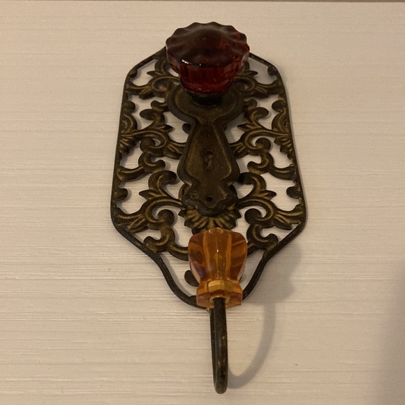 Two Decorative wall hooks door knob and leaf - Picture 2 of 5